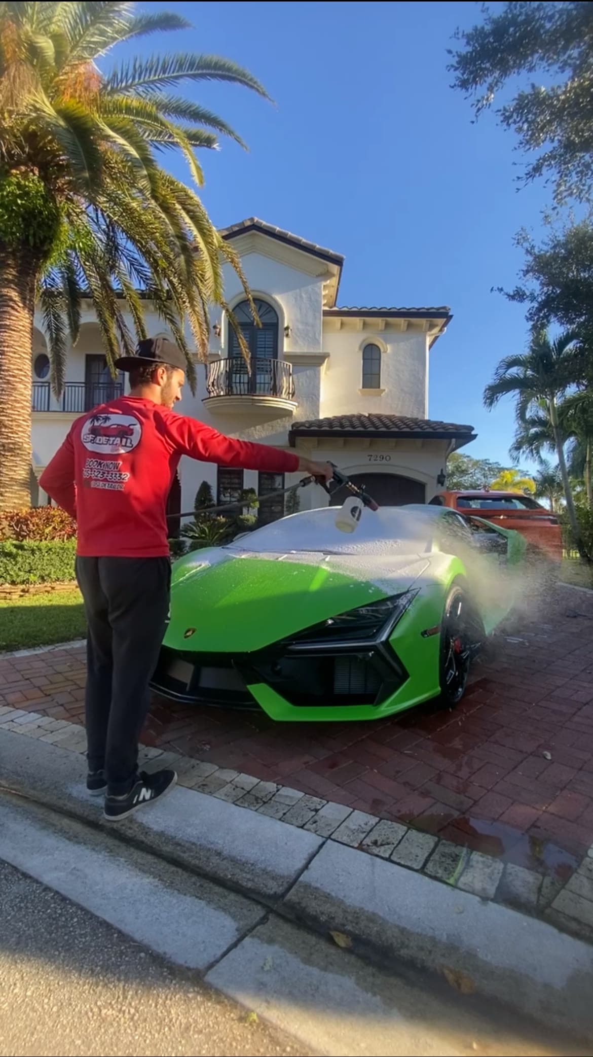 Lamborghini Revuelto, foam wash